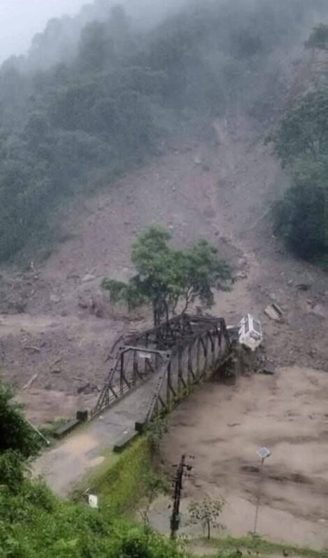 उत्तराखंड पर बादलों का कहर: रुद्रप्रयाग और चमोली में तबाही, पाँच की मौत, कई लापता