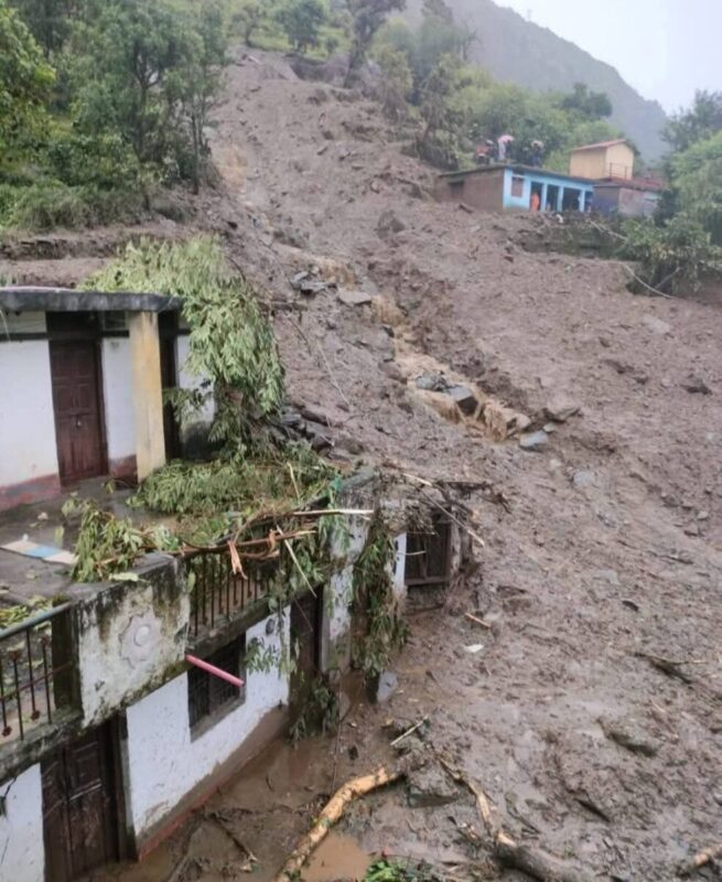 उत्तराखंड में अभूतपूर्व बारिश और आपदा: छह की मौत, 11 लापता, राज्यभर में जनजीवन अस्त-व्यस्त