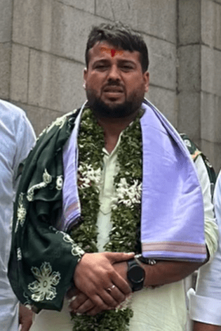 बीजेपी नेता पर 35 लाख की धोखाधड़ी का आरोप, युवक ने SUV में आत्महत्या कर सनसनी मचा दी