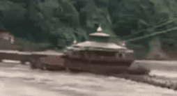 धारी देवी मंदिर के दरवाज़े तक पहुँची अलकनंदा, 2013 के बाद पहली बार बढ़ा खतरा