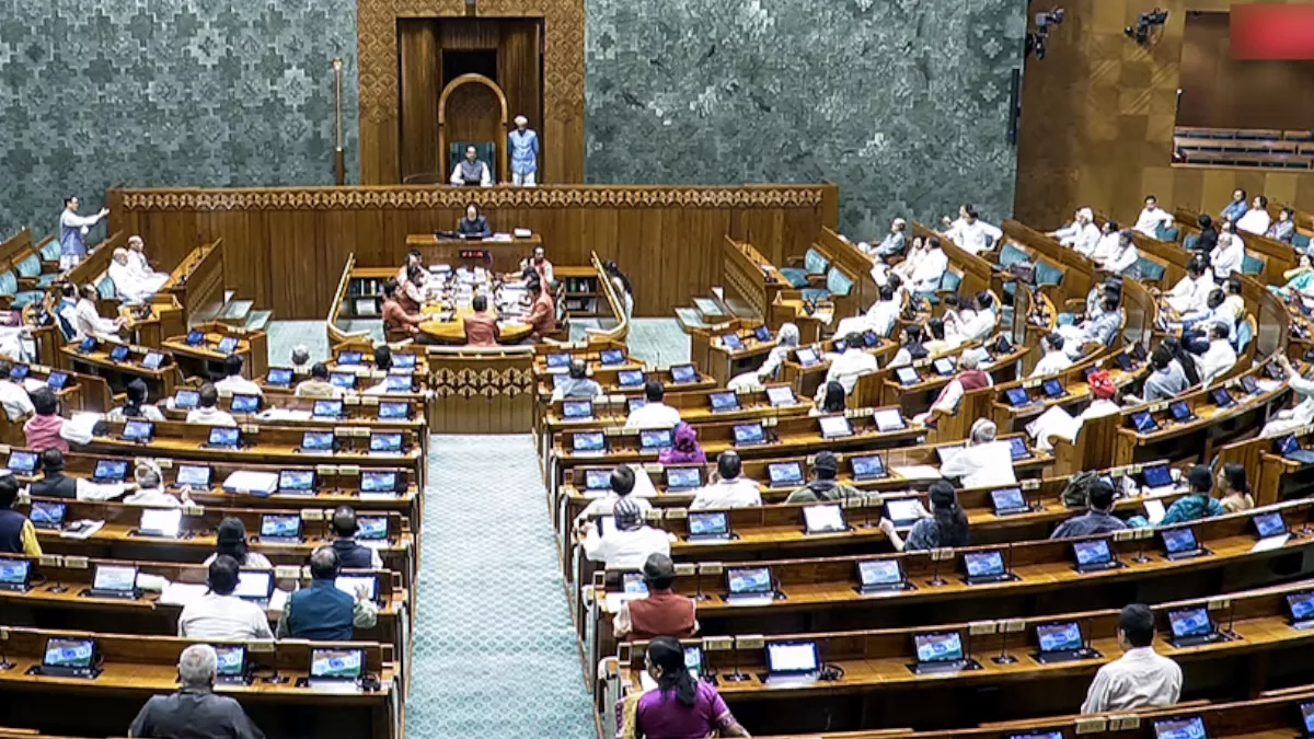 संसद के बजट सत्र में हंगामा, महंगाई और बेरोजगारी के मुद्दे पर सरकार-विपक्ष आमने-सामने