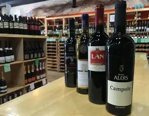 उत्तराखंड सरकार पर CIABC का आरोप: विदेशी शराब को तरजीह, भारतीय ब्रांडों के साथ भेदभाव