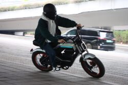 Flux X26 Electric Motorcycle ने मचाई हलचल, बटन दबाते ही व्हीली मोड