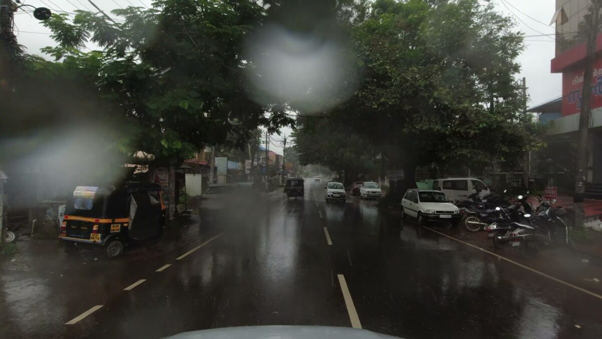 मसूरी में बदला मौसम का मिजाज, बारिश से ठंड लौट आई, पर्यटन और खेती पर भी असर