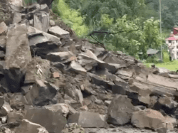 टिहरी में बारिश के बाद बढ़ा भूस्खलन का खतरा, संवेदनशील क्षेत्रों में निगरानी तेज