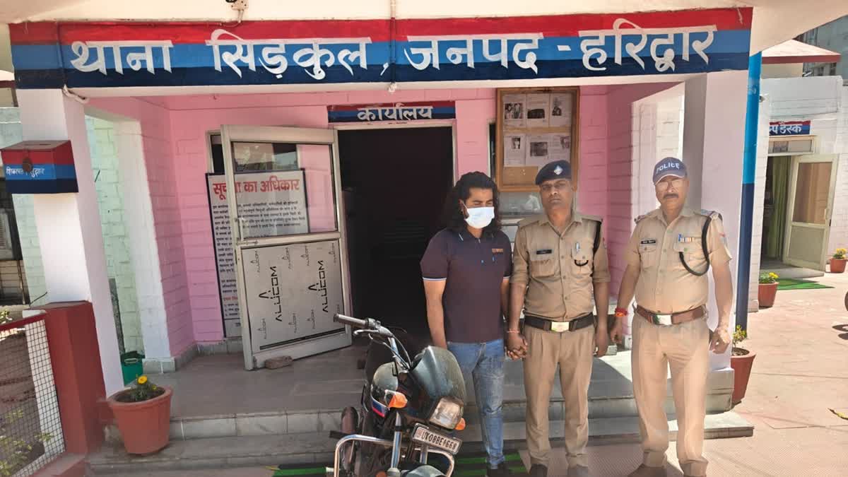 दो शादियों ने बढ़ाई मुश्किल, खर्च पूरा करने को महिला से कुंडल लूटकर फरार हुआ युवक गिरफ्तार