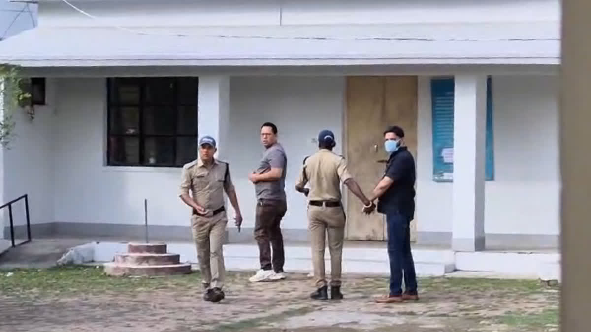 ऋषिकेश में महिला से लंबे समय तक शोषण का आरोप, रियल एस्टेट कारोबारी पिता-पुत्र फरार, एक आरोपी गिरफ्तार