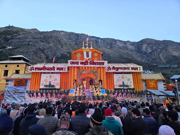 भक्ति में डूबा बदरीनाथ धाम, 6:15 बजे खुले कपाट, ‘जय बदरी विशाल’ से गूंजा वातावरण