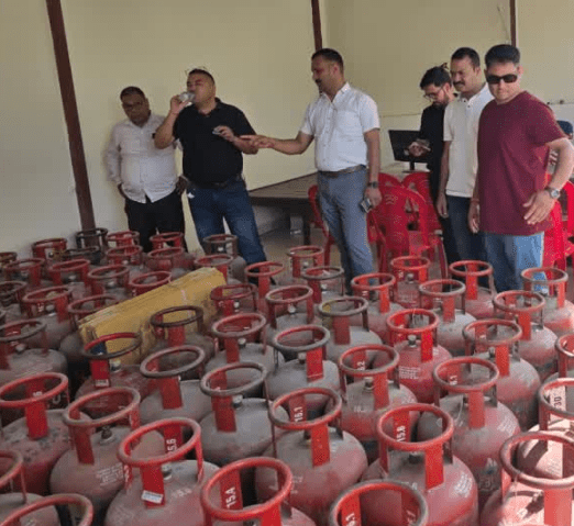 ऑपरेशन प्रहार में STF की बड़ी कार्रवाई, रुड़की में अवैध गैस सिलेंडरों का पर्दाफाश