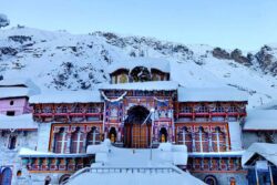 बद्रीनाथ धाम में सांस्कृतिक आयोजन पर विवाद गहराया, कपाट खुलने से पहले कार्यक्रम को लेकर तीर्थ पुरोहितों में नाराजगी