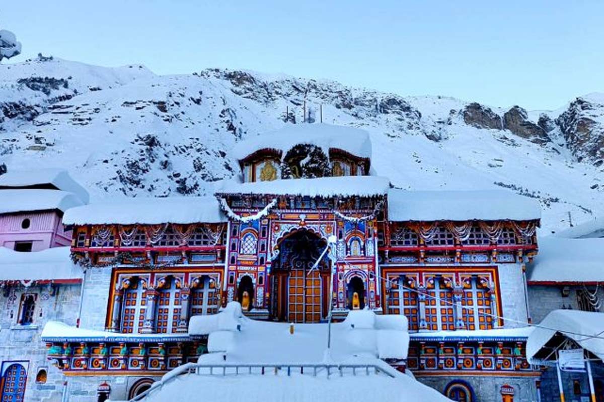 बद्रीनाथ धाम में सांस्कृतिक आयोजन पर विवाद गहराया, कपाट खुलने से पहले कार्यक्रम को लेकर तीर्थ पुरोहितों में नाराजगी