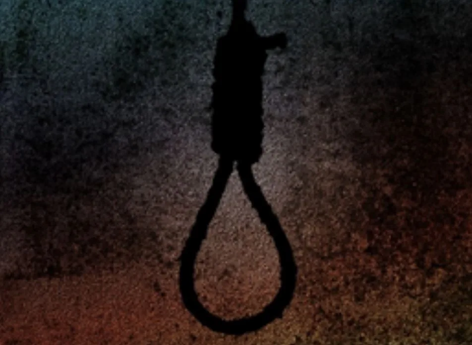 देहरादून में दिल दहला देने वाली घटना: पत्नी और 3 महीने की बच्ची को कमरे में बंद कर युवक ने लगाई फांसी