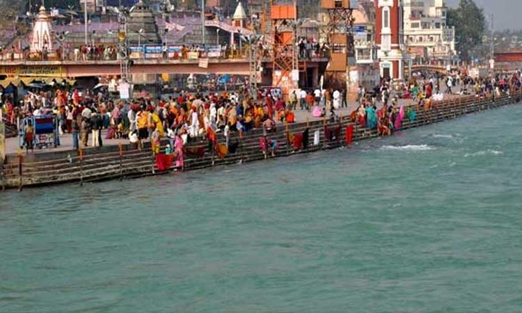 हरिद्वार गंगा घाट पर बवाल, वायरल वीडियो के बाद श्रद्धालुओं में आक्रोश