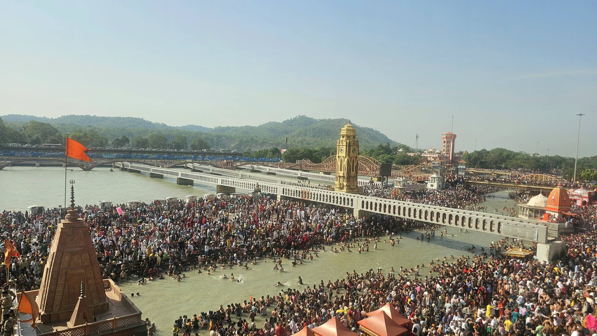 सोमवती अमावस्या पर हरिद्वार में आस्था का महासंगम, हर की पैड़ी पर उमड़ा श्रद्धालुओं का जनसैलाब, हाईवे पर लगा लंबा जाम