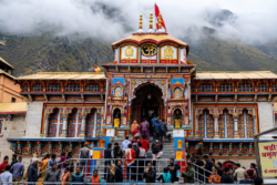 बद्रीनाथ धाम में चढ़ावे को लेकर विवाद गहराया, जांच की मांग तेज; गर्भगृह में स्पाई कैमरे से वीडियो बनाने का मामला भी आया सामने